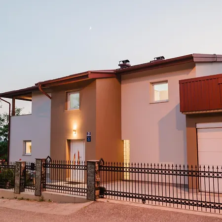 Carobni Pogled Villa *